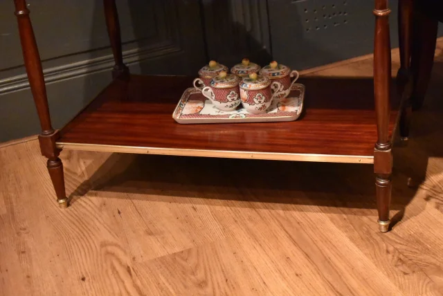 Couchtisch im Louis-XVI-Stil — Sehr guter Zustand