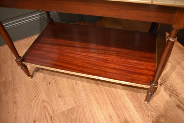 Couchtisch im Louis-XVI-Stil — Sehr guter Zustand