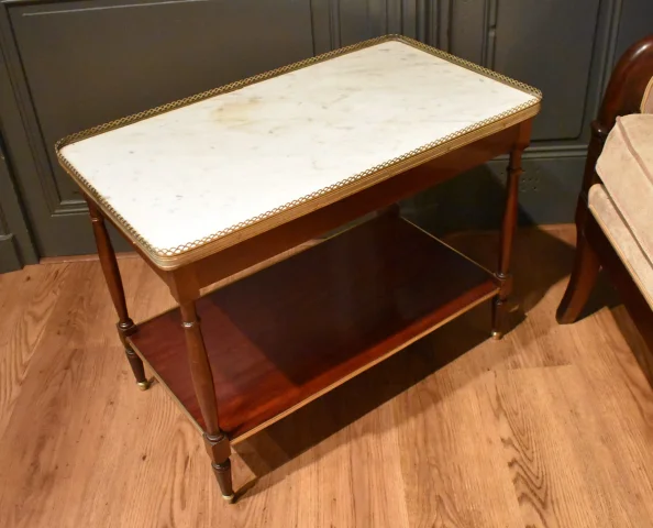 Couchtisch im Louis-XVI-Stil — Sehr guter Zustand