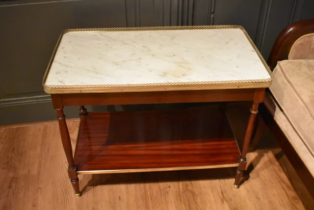 Couchtisch im Louis-XVI-Stil — Sehr guter Zustand