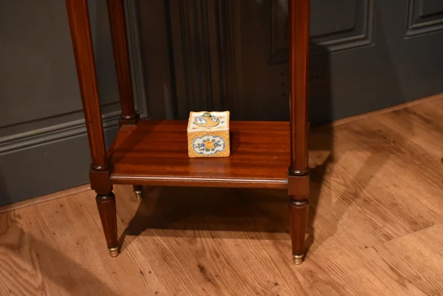 Table d'appoint de style Louis XVI — Très bon état