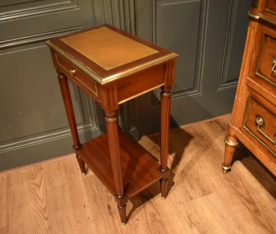 Table d'appoint de style Louis XVI — Très bon état