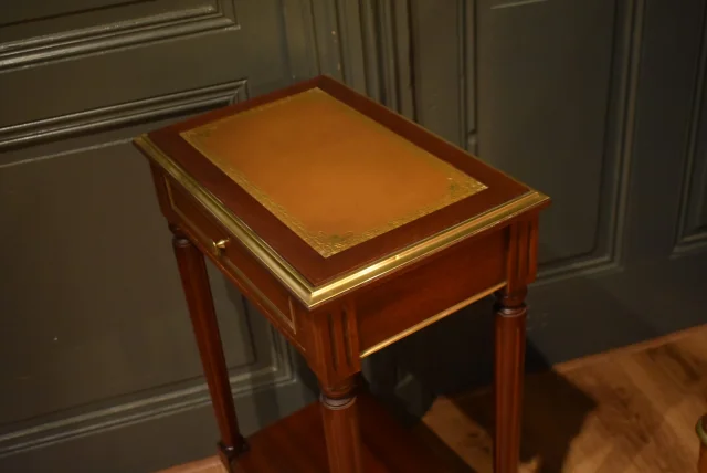 Table d'appoint de style Louis XVI — Très bon état