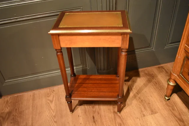 Table d'appoint de style Louis XVI — Très bon état