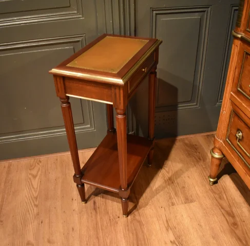 Table d'appoint de style Louis XVI — Très bon état