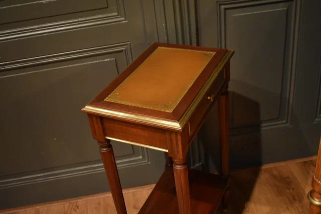 Table d'appoint de style Louis XVI — Très bon état