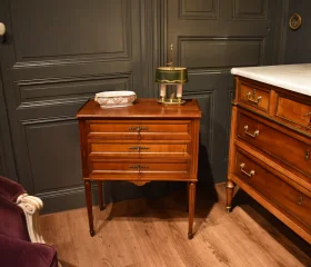 Petite commode en merisier