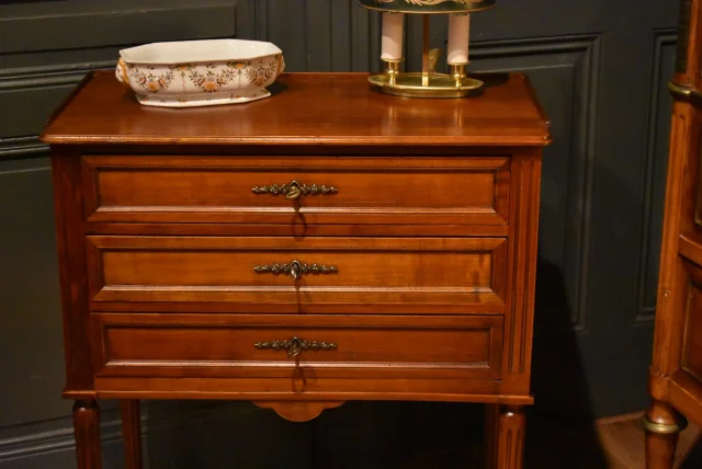 Kleine Louis XVI-stijl ladekast in kersenhout — Zeer goede staat