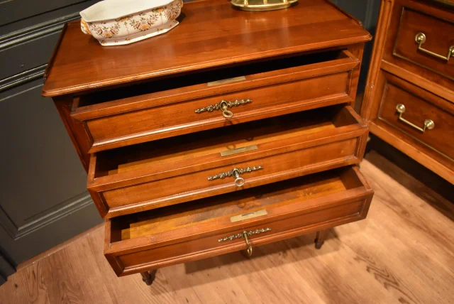 Kleine Louis XVI-stijl ladekast in kersenhout — Zeer goede staat