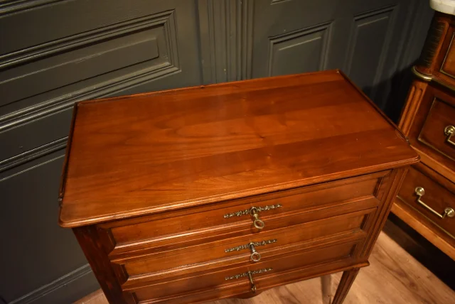 Kleine Louis XVI-stijl ladekast in kersenhout — Zeer goede staat
