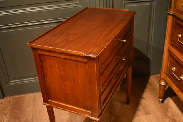 Kleine Louis XVI-stijl ladekast in kersenhout — Zeer goede staat