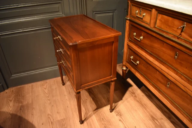 Kleine Louis XVI-stijl ladekast in kersenhout — Zeer goede staat