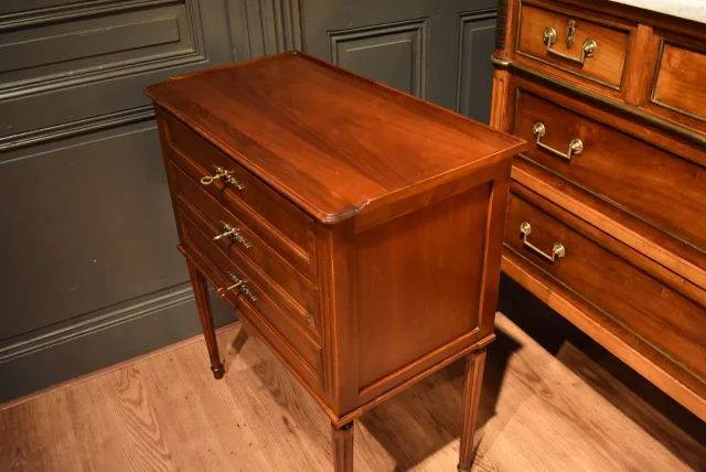 Kleine Louis XVI-stijl ladekast in kersenhout — Zeer goede staat