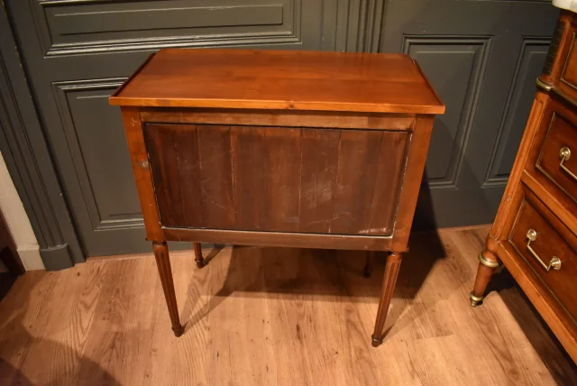 Kleine Louis XVI-stijl ladekast in kersenhout — Zeer goede staat