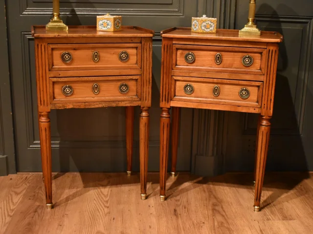 Pair of Louis XVI style bedside tables — Very good condition