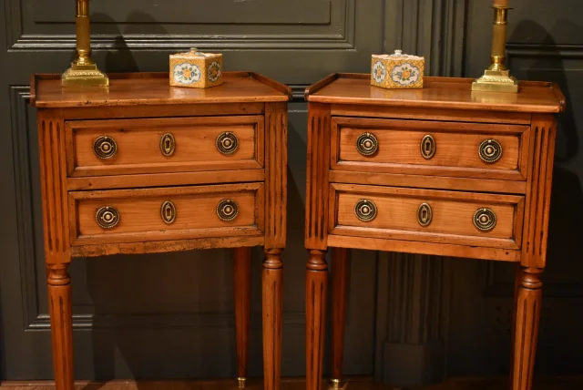 Pair of Louis XVI style bedside tables — Very good condition