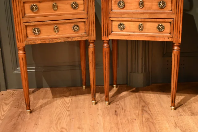 Pair of Louis XVI style bedside tables — Very good condition