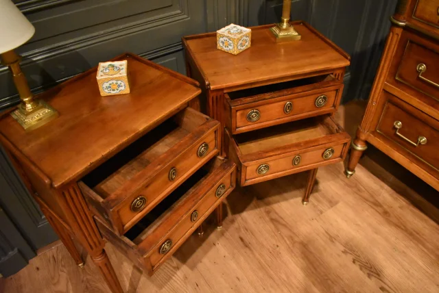 Pair of Louis XVI style bedside tables — Very good condition