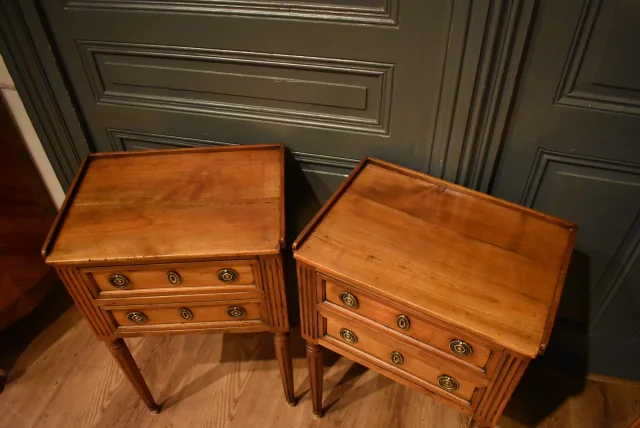Pair of Louis XVI style bedside tables — Very good condition