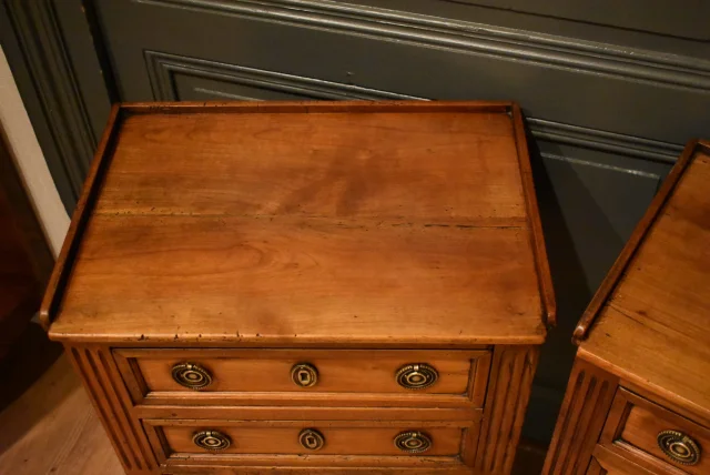 Pair of Louis XVI style bedside tables — Very good condition