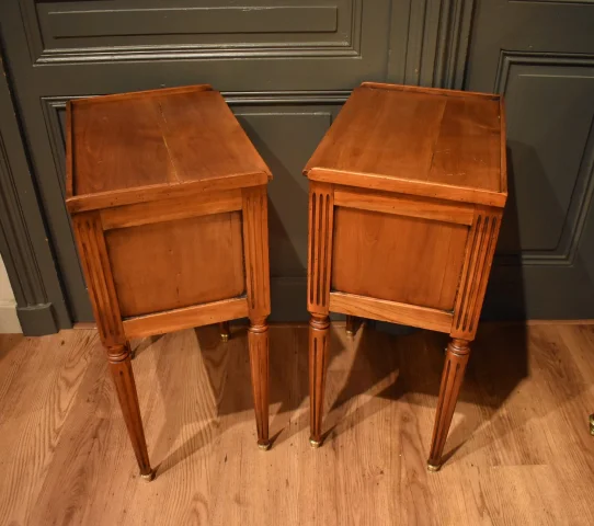 Pair of Louis XVI style bedside tables — Very good condition