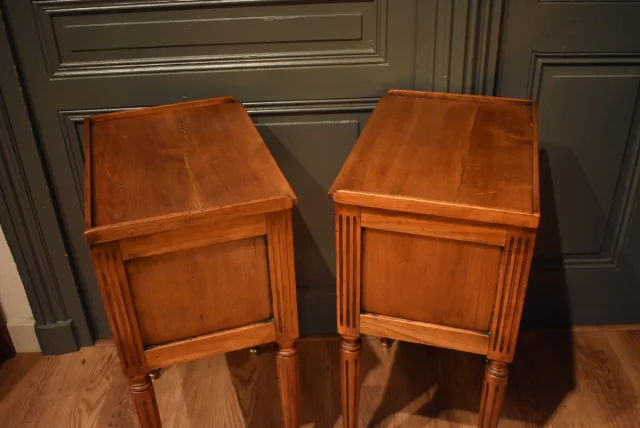Pair of Louis XVI style bedside tables — Very good condition