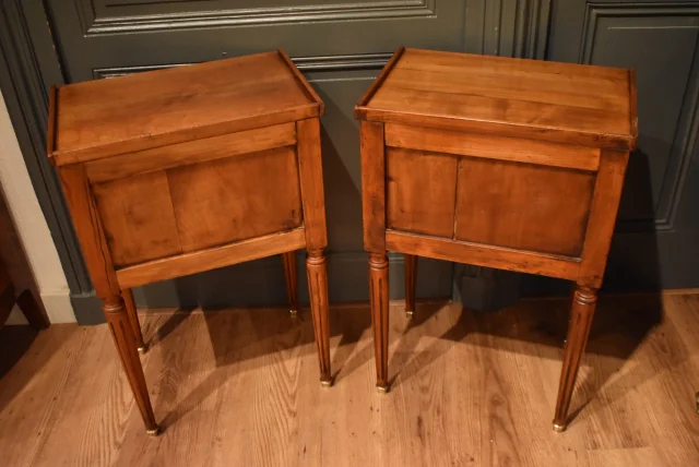 Pair of Louis XVI style bedside tables — Very good condition