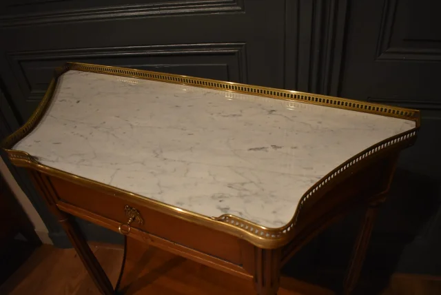 Konsole im Louis-XVI-Stil aus Mahagoni — Sehr guter Zustand
