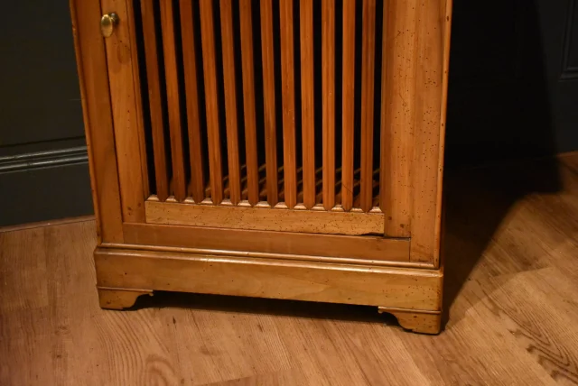 Louis-Philippe walnut small cabinet — Very good condition
