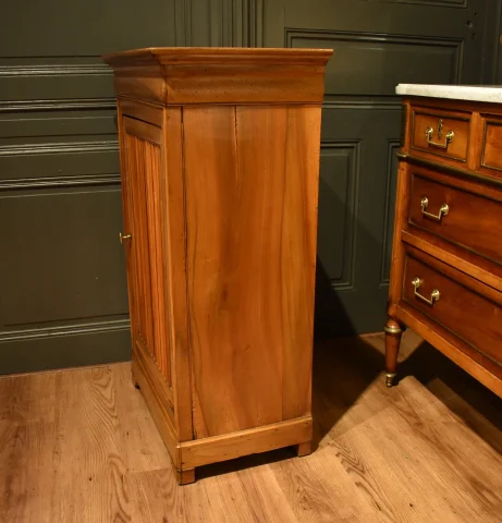 Louis-Philippe walnut small cabinet — Very good condition
