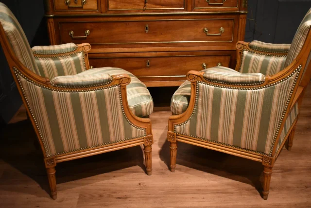 Paar Louis XVI bergères van Mailfert — Zeer goede staat