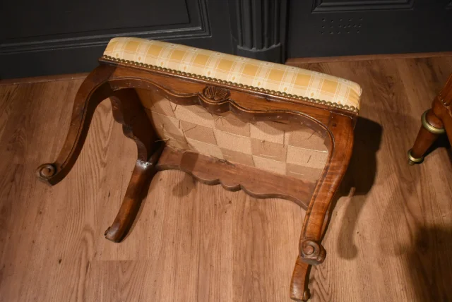 Louis XV walnut stool, 18th century — Good condition