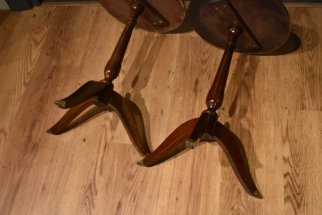 Pair of small guéridons — Good condition