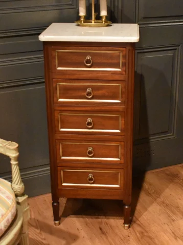 Pequeño mueble de estilo Luis XVI — Buen estado