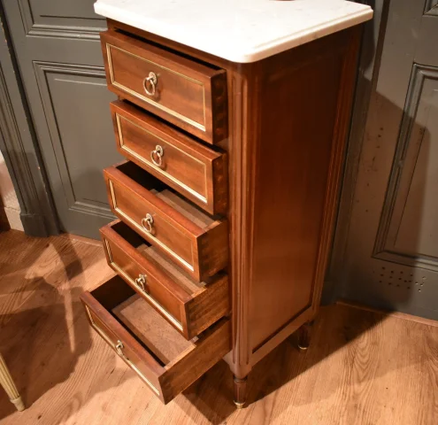 Pequeño mueble de estilo Luis XVI — Buen estado