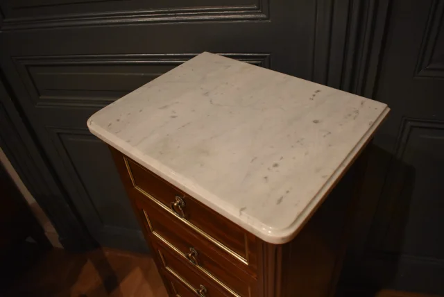 Pequeño mueble de estilo Luis XVI — Buen estado