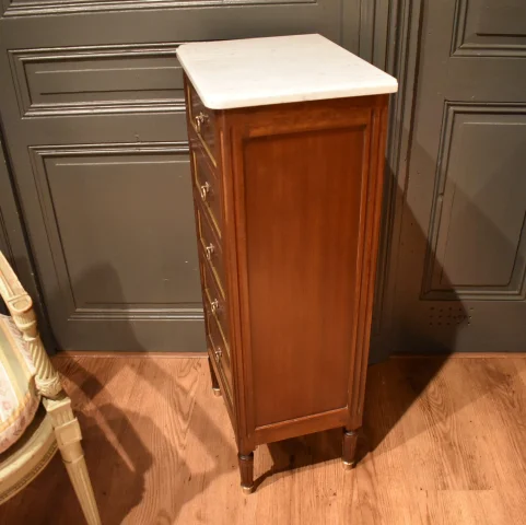 Pequeño mueble de estilo Luis XVI — Buen estado