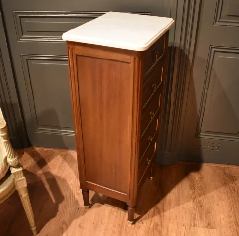 Pequeño mueble de estilo Luis XVI — Buen estado