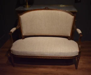 Pequeño canapé de estilo Luis XVI