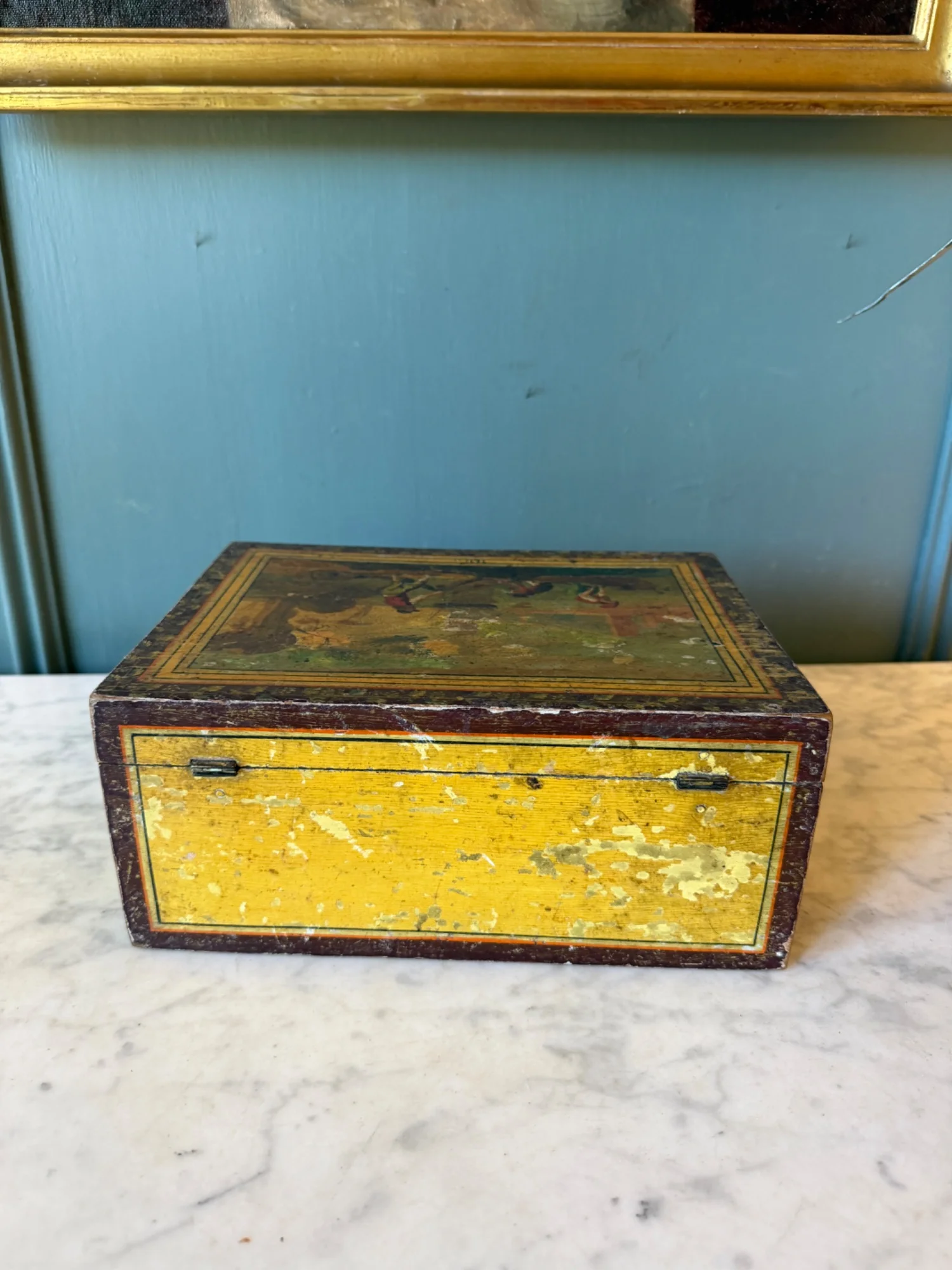 Lacquered wood box, early 19th century — Good condition