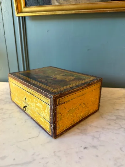 Scatola in legno laccato, inizio XIX secolo — Buono stato