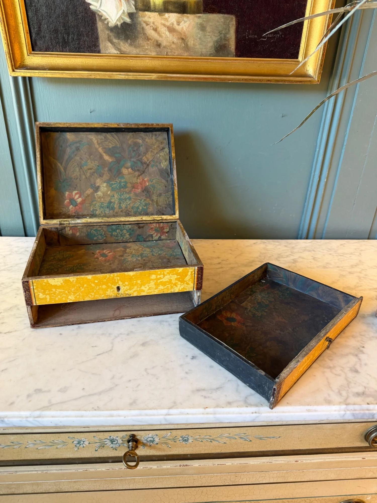 Lacquered wood box, early 19th century — Good condition