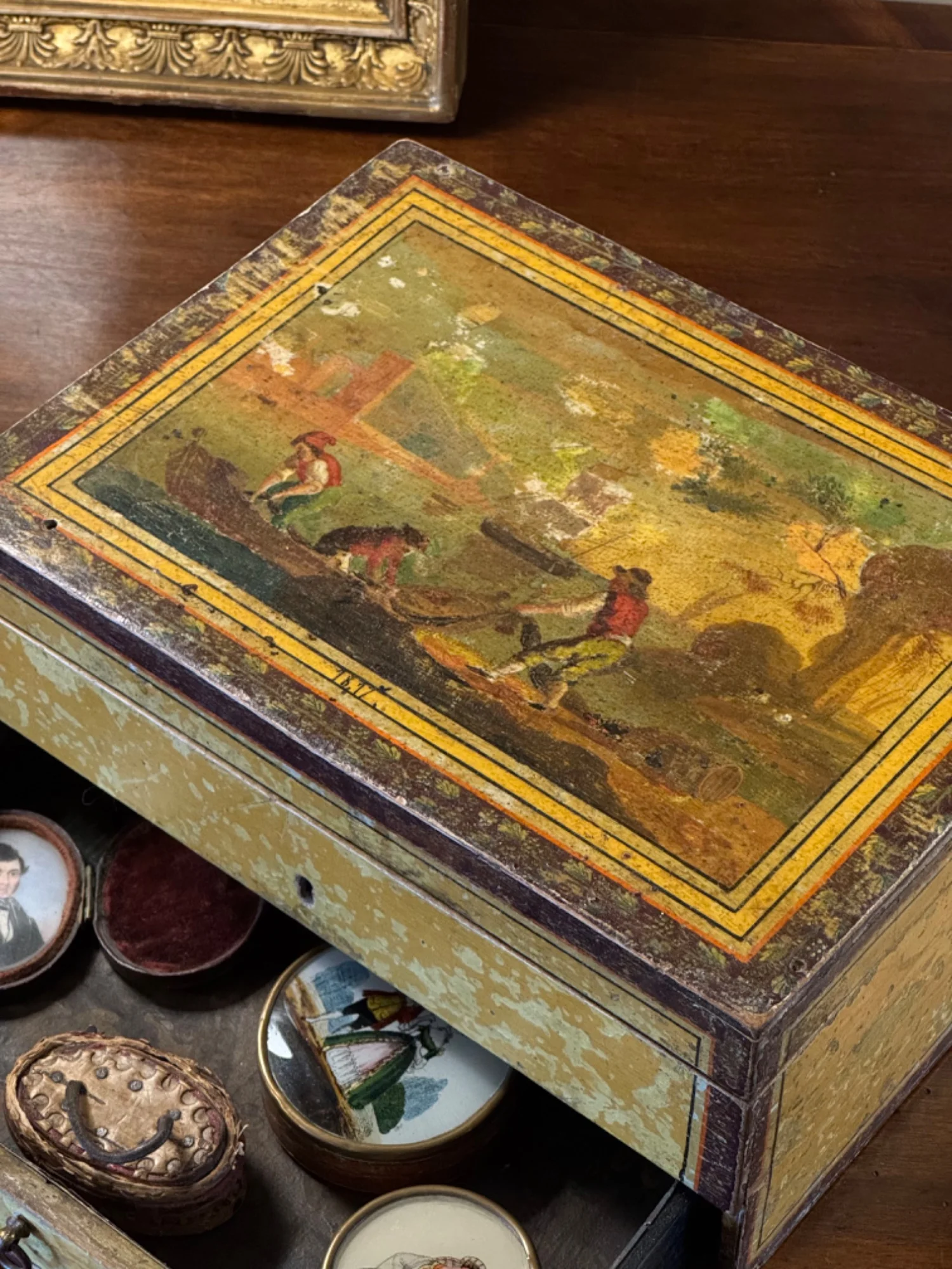 Lacquered wood box, early 19th century — Good condition