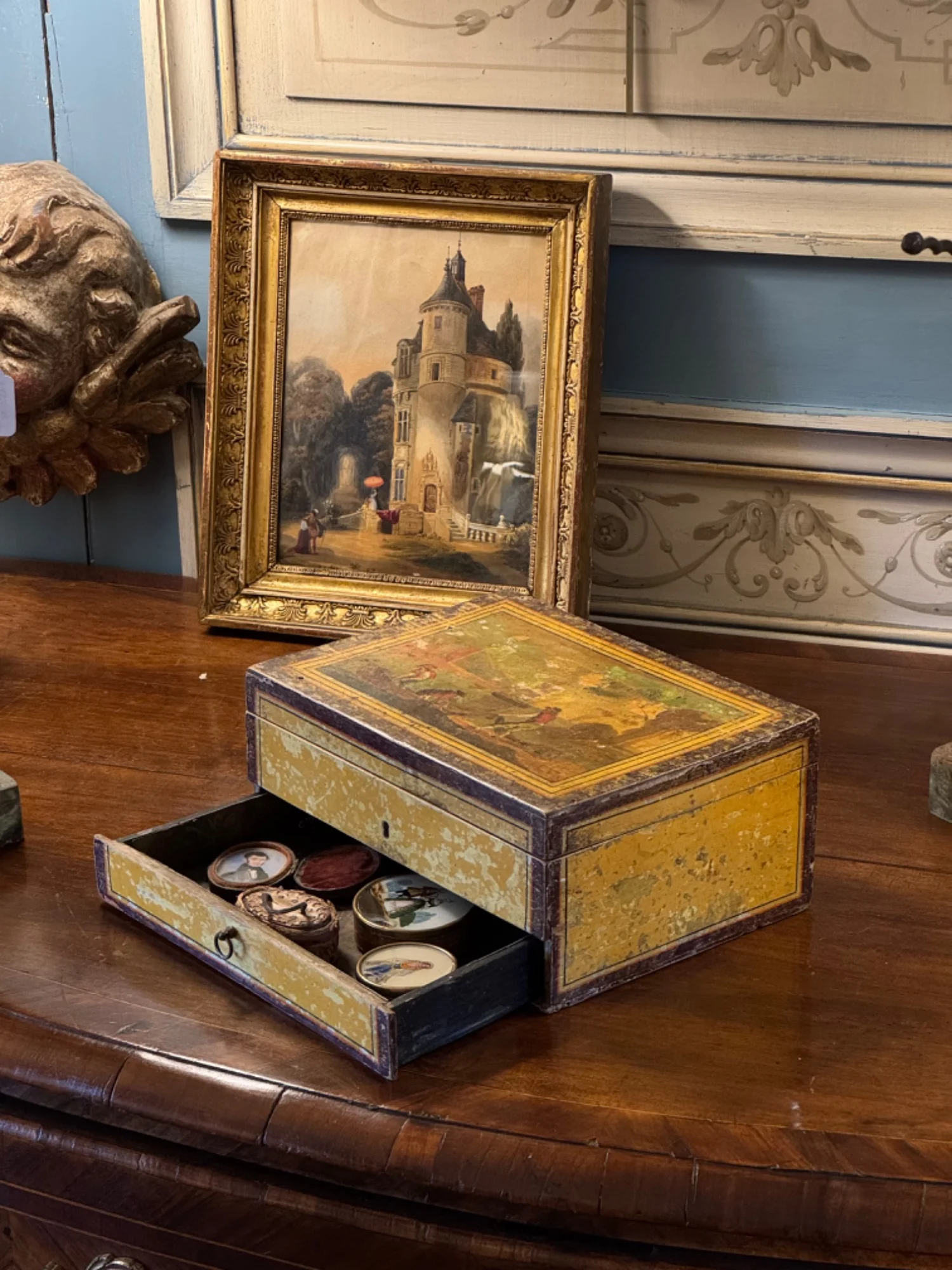 Lacquered wood box, early 19th century — Good condition