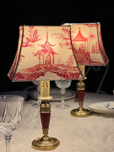 Paar draadloze tafellampen "Chinoiseries", Hoogte 35 cm — Zeer goede staat