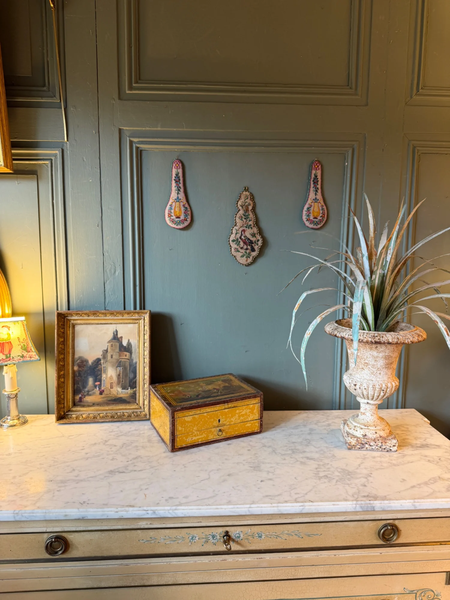 Paire de sablés de perles à décor de lyres début XIXème — Très bon état