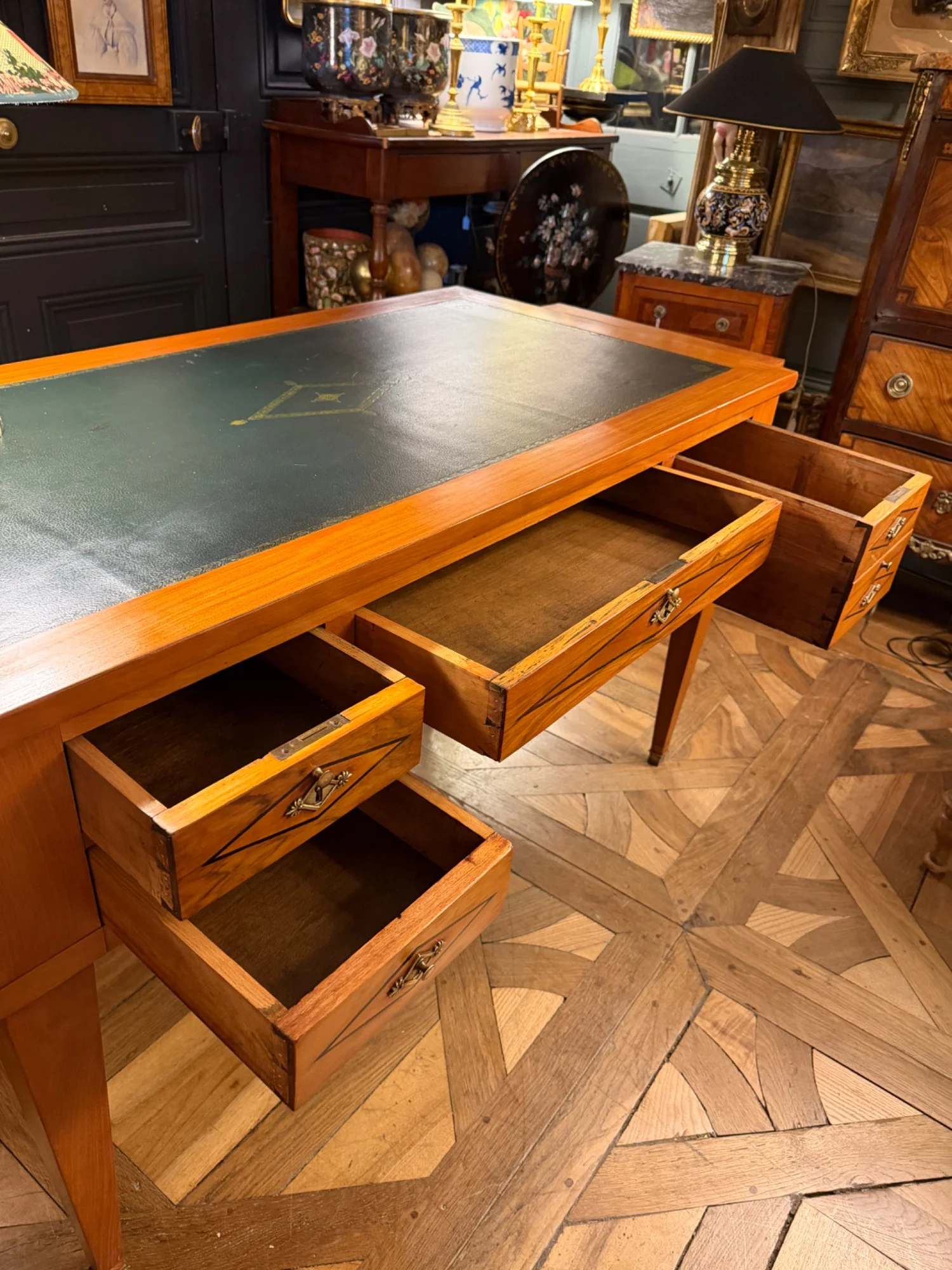 Bureau plat
