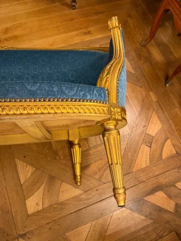 Louis XVI Style Gilt Wood Basket Canapé — Very good condition