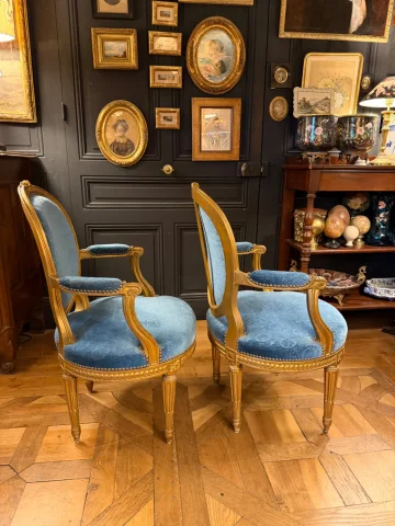 Pair of Louis XVI-style gilt wood cabriolet armchairs — Very good condition