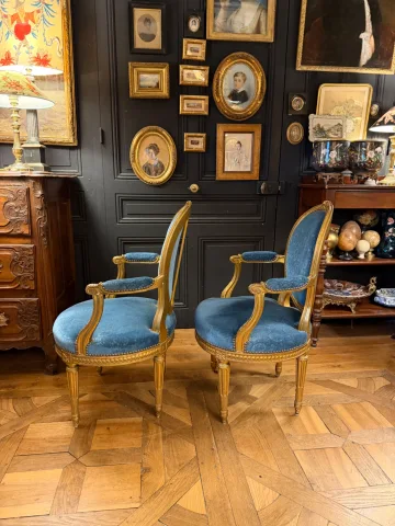 Pair of Louis XVI-style gilt wood cabriolet armchairs — Very good condition